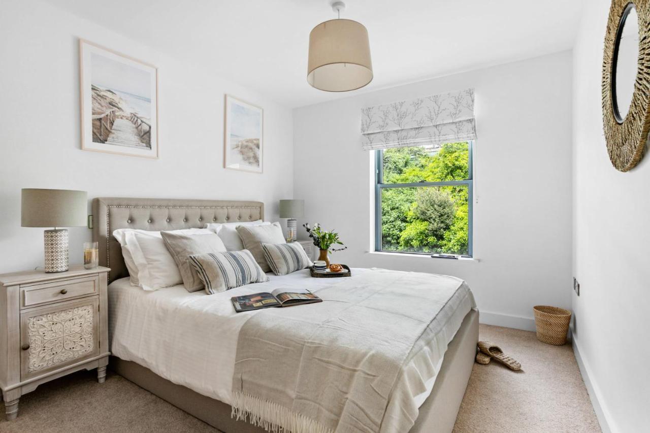 A7 Masts - Striking Beach Bolthole Apartment With Beautiful Sea Views Private Balcony & Parking Torquay Exterior photo